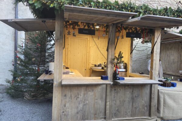 Weihnachtsstand links Schenna
